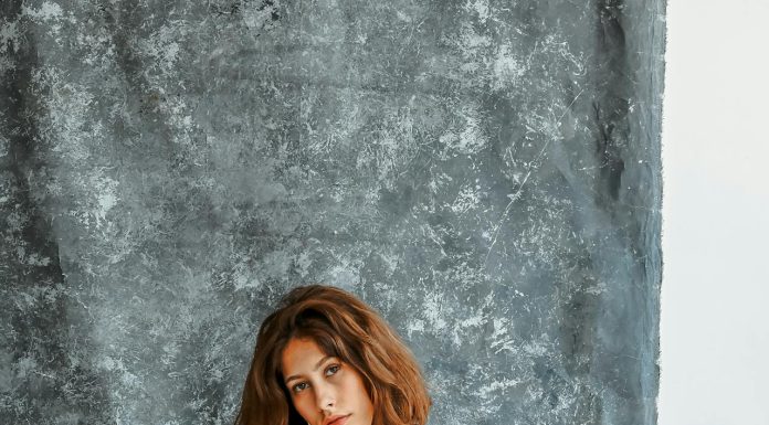 Kruvaze Bedensiz Saten Etek, Oversize Saten Gömlek ve Saten Desenli Pantolon: Modern Şıklığın ve Rahatlığın Mükemmel Uyumu thekitsun6